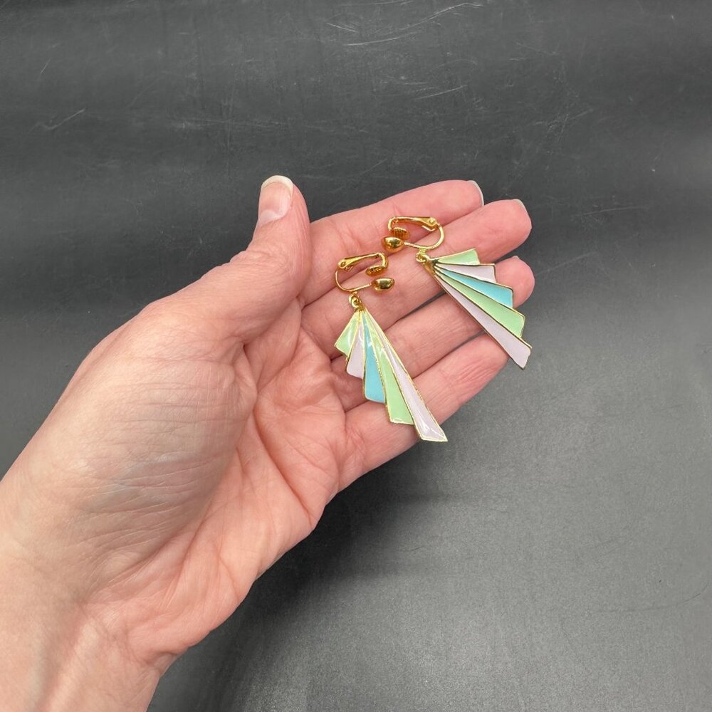 Vintage Art Deco Style Clip On Earrings Gold Tone Pastel Rainbow Enamel Fan - Picture 5 of 6